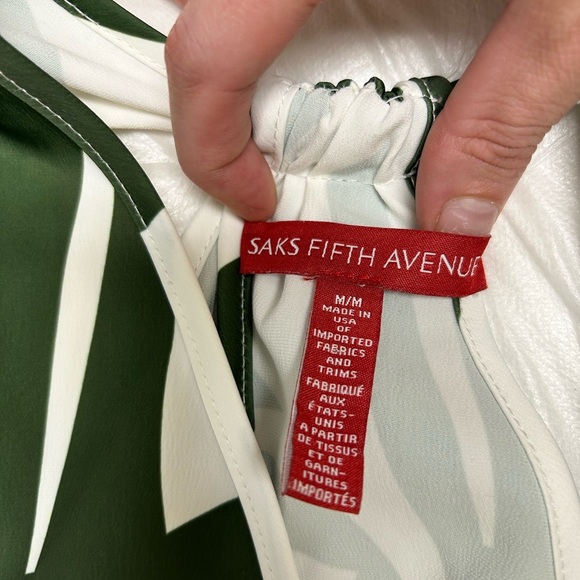 Saks Fifth Avenue Green and white floral romper women’s size medium NWOT - Picture 4 of 7